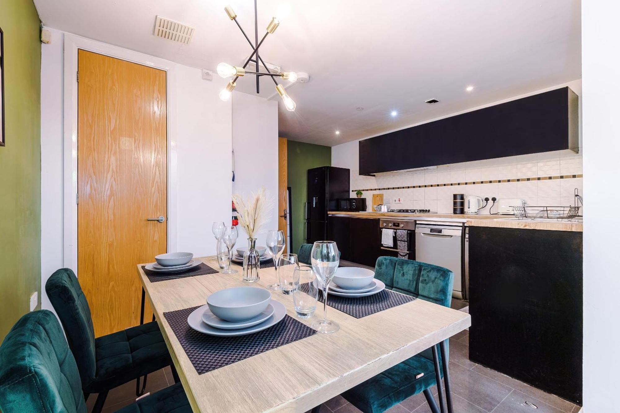 Rest&Recharge At A Spacious Townhouse By The Etihad Vila Manchester Exterior foto