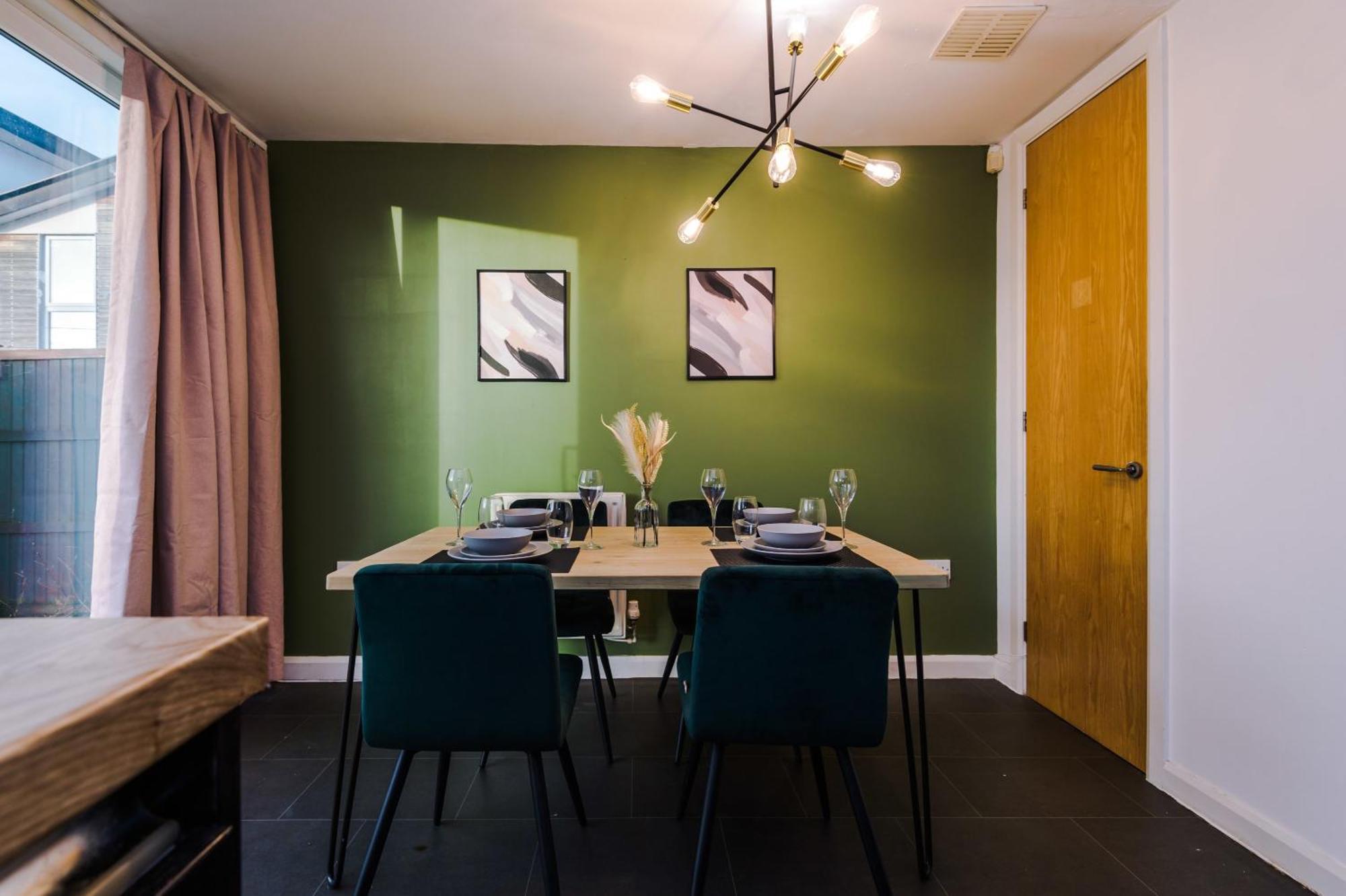 Rest&Recharge At A Spacious Townhouse By The Etihad Vila Manchester Exterior foto