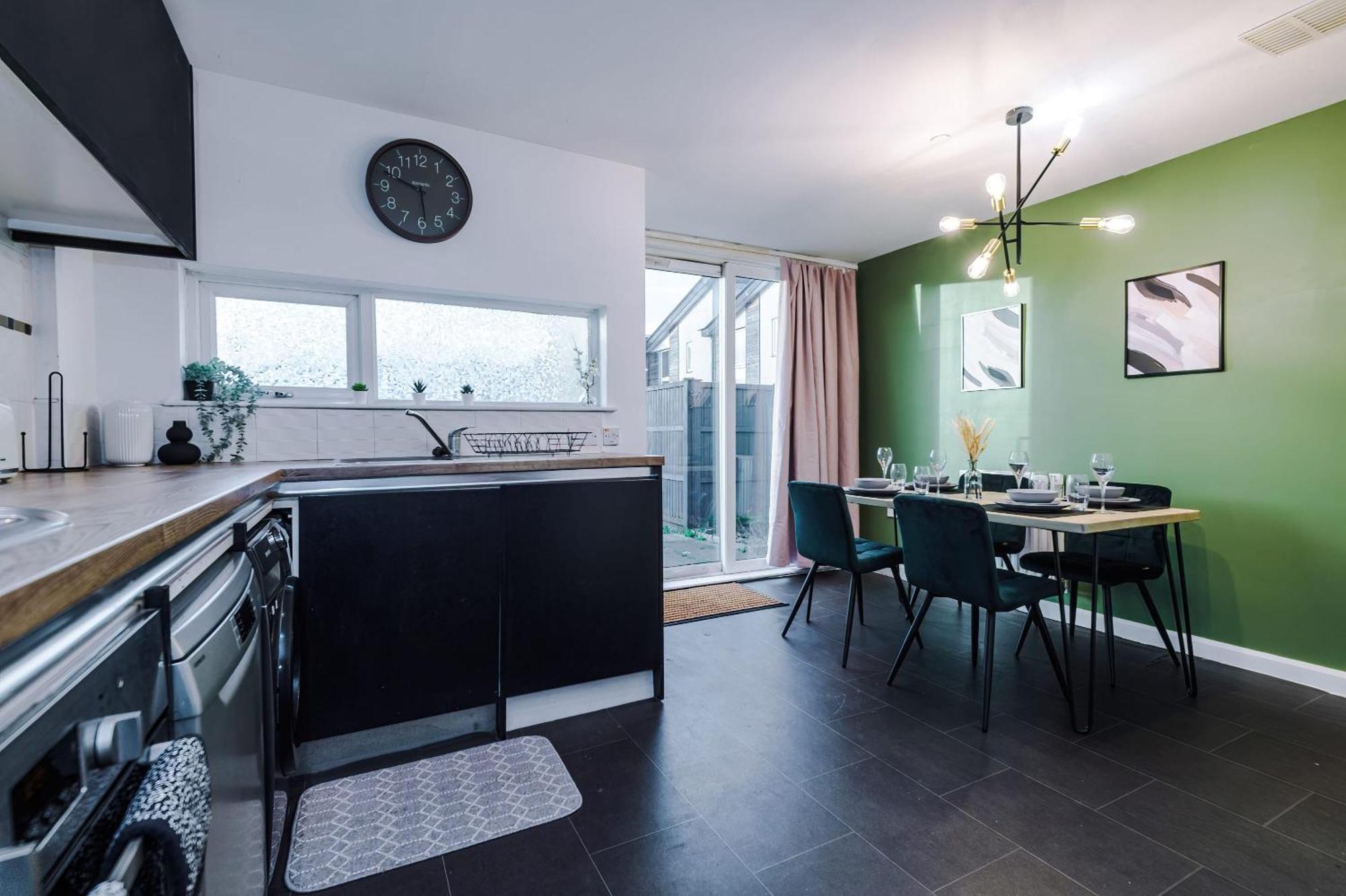 Rest&Recharge At A Spacious Townhouse By The Etihad Vila Manchester Exterior foto