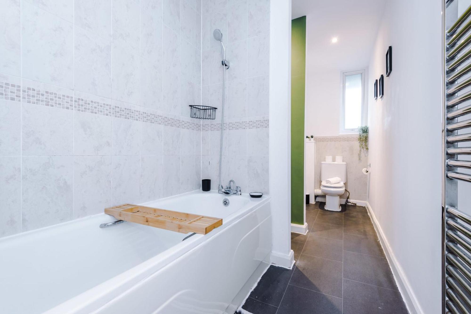 Rest&Recharge At A Spacious Townhouse By The Etihad Vila Manchester Exterior foto