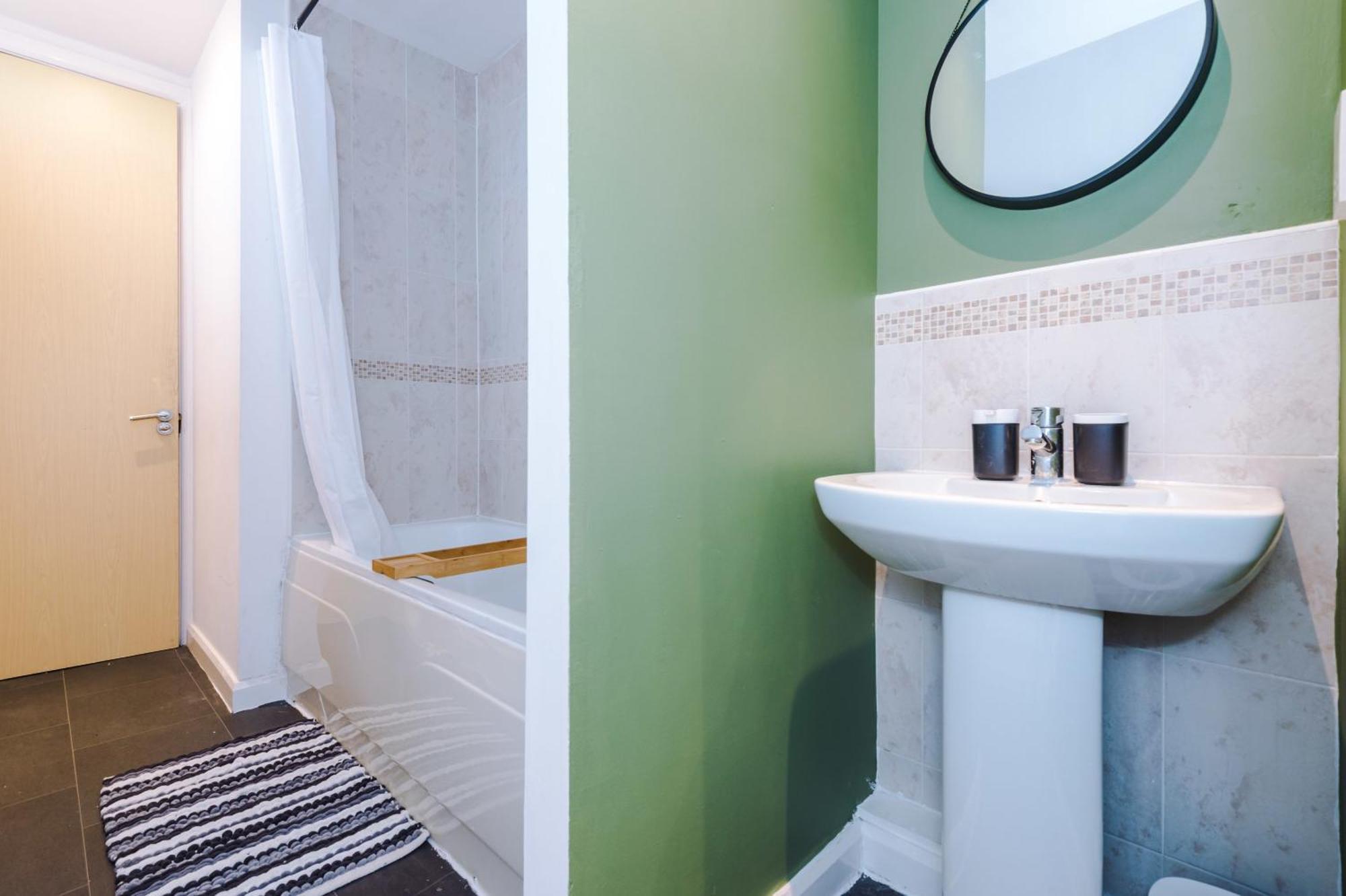Rest&Recharge At A Spacious Townhouse By The Etihad Vila Manchester Exterior foto