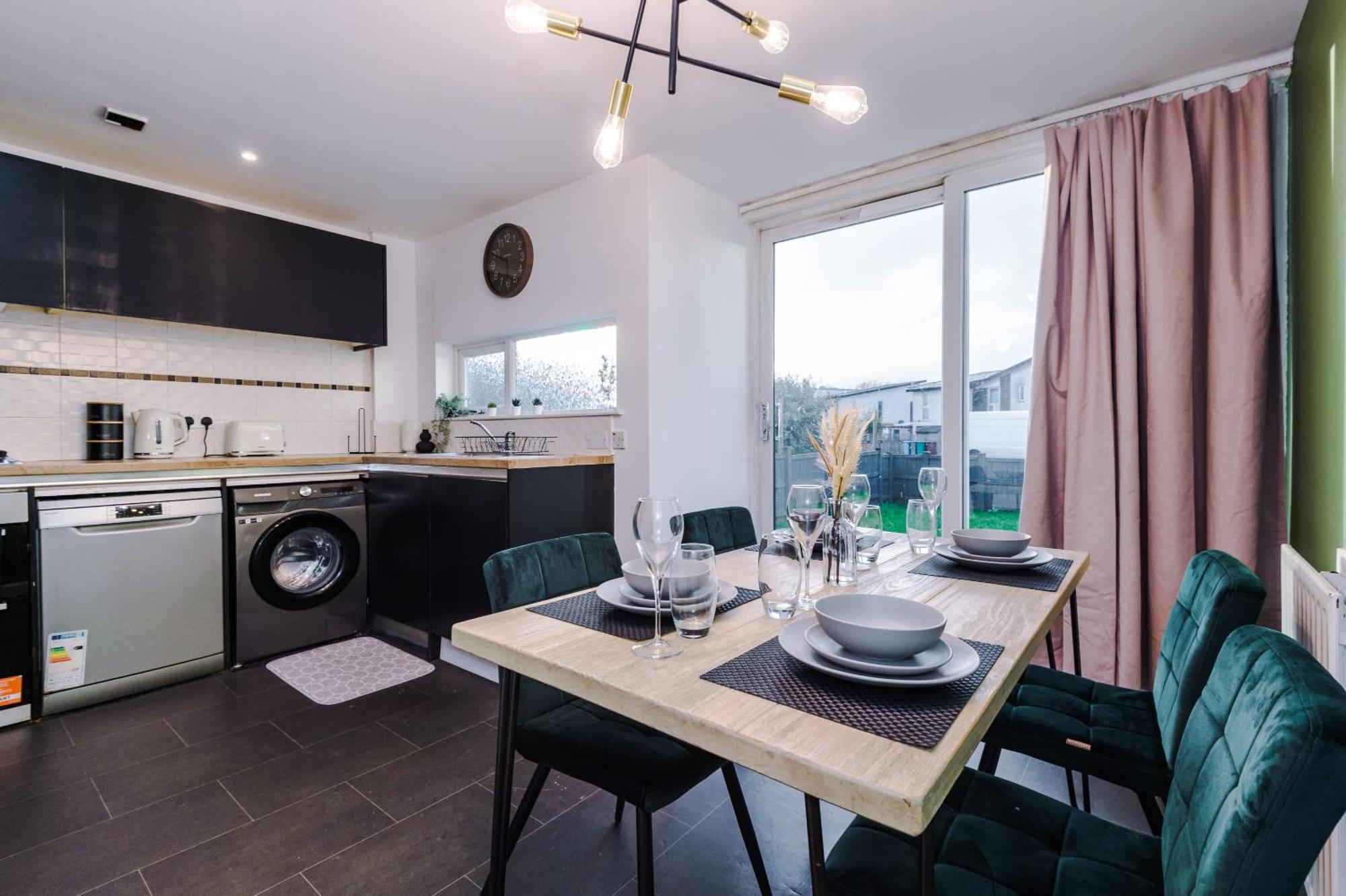 Rest&Recharge At A Spacious Townhouse By The Etihad Vila Manchester Exterior foto
